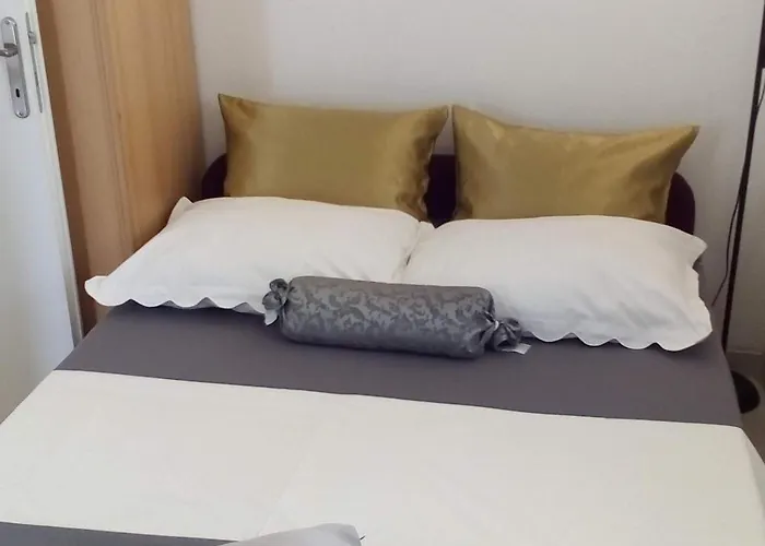 By The Sea - 22489 Makarska